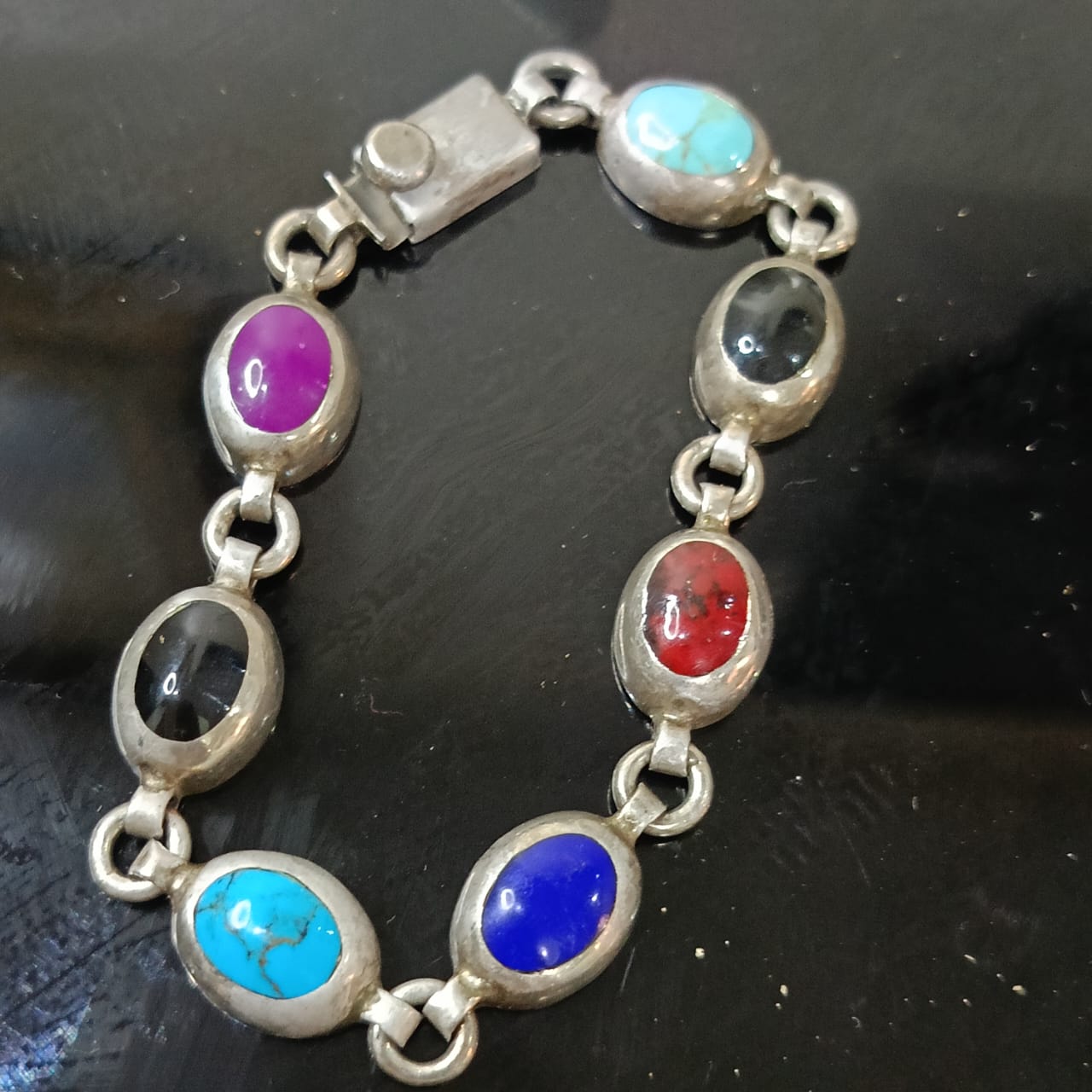 سوار فضة تحفة مرصع بالأحجار كريمة