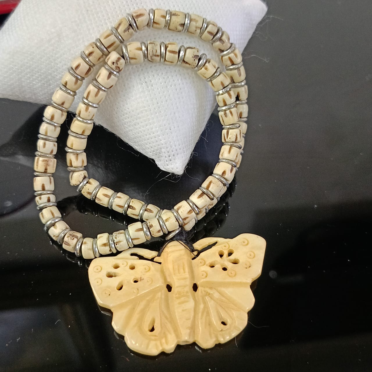 عقد أنتيك عااج