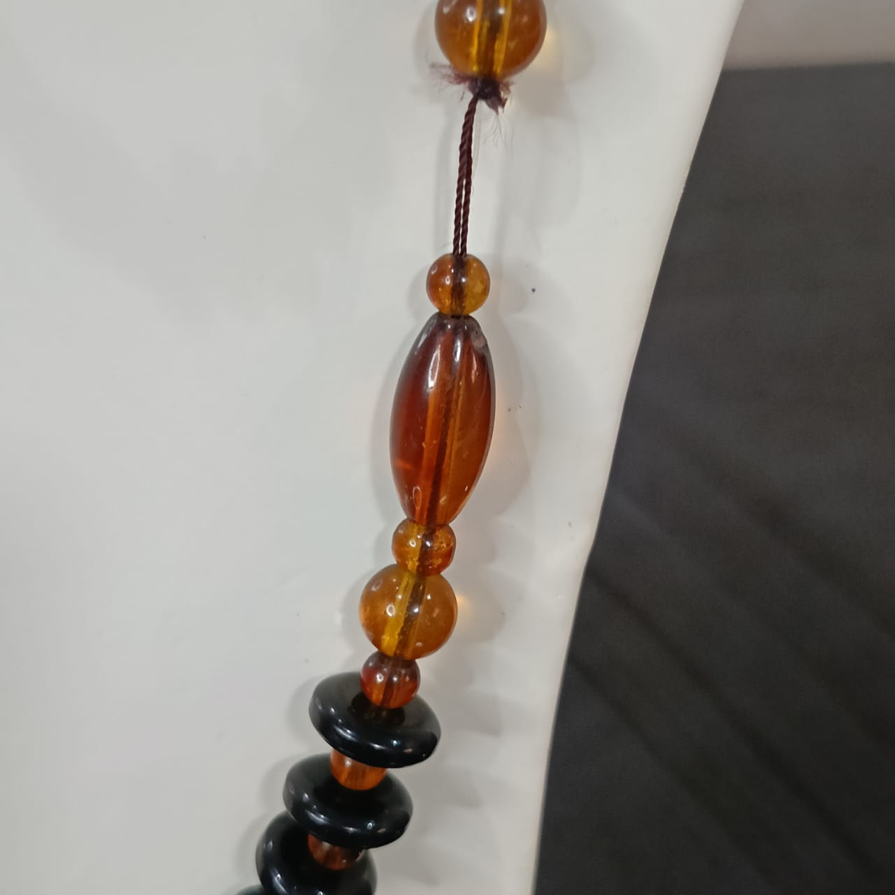 عقد وسوار بحجر كهرامان