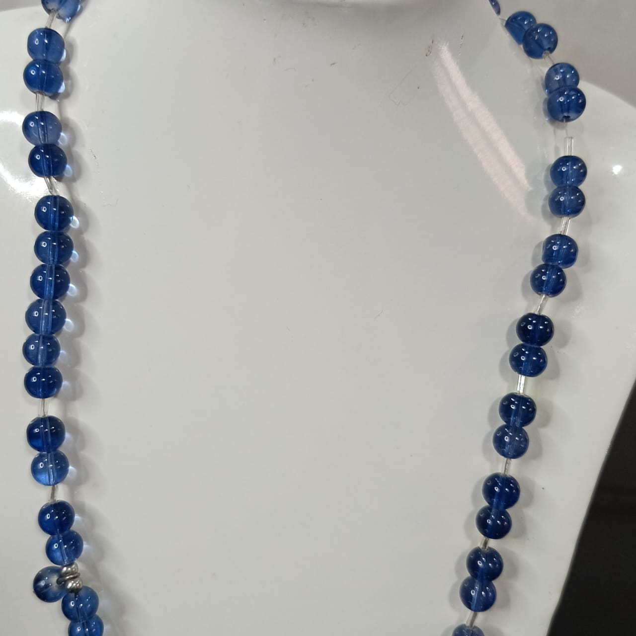 عقد جميل بحجر عقيق