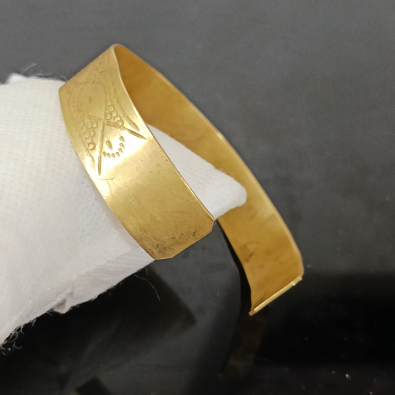 سوار نحاس أصفر عتيق