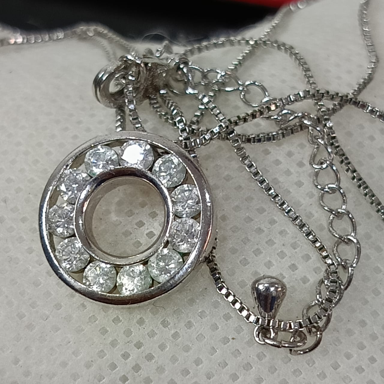 سلسلة بلاكي أبيض