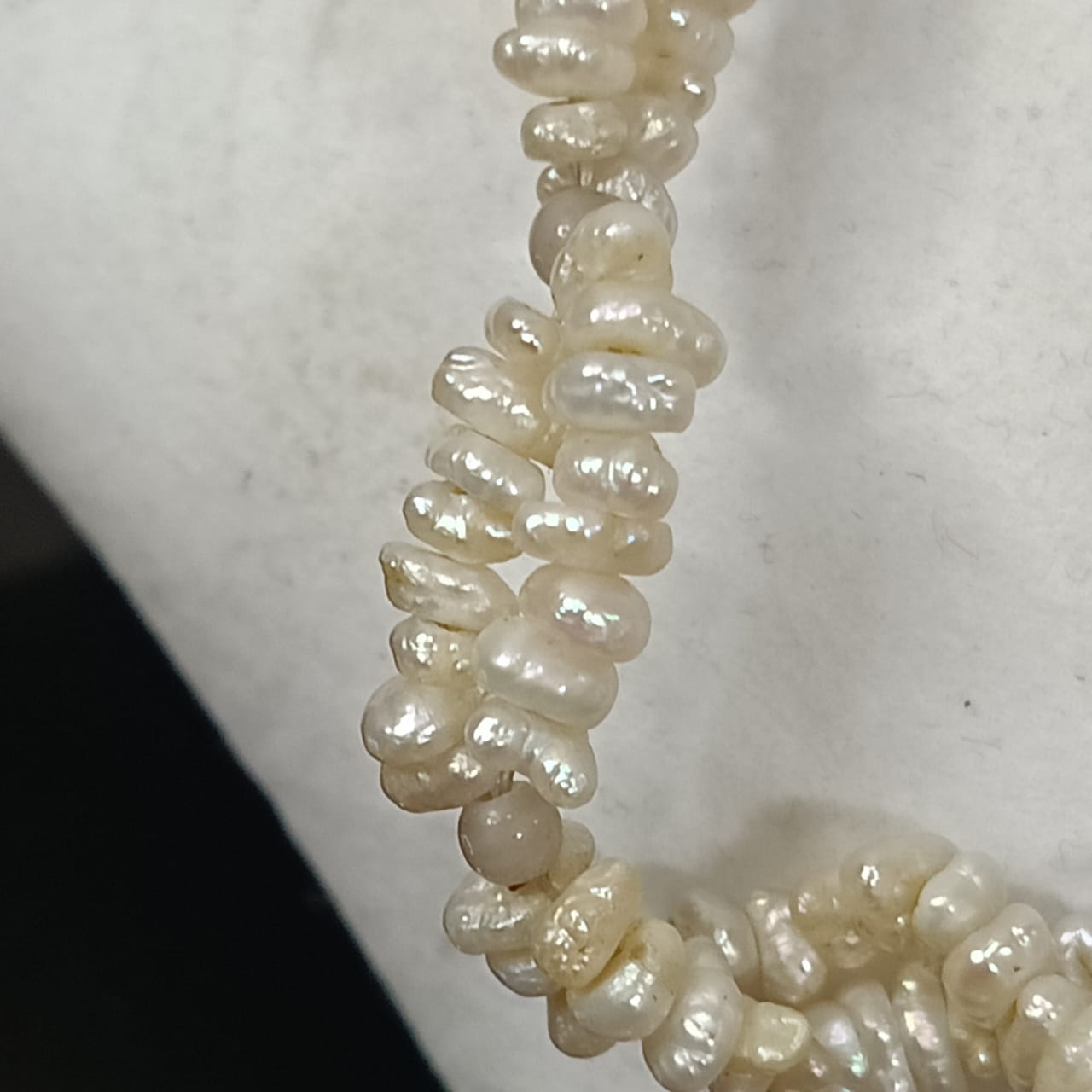 سوار تحفة بالجوهر الحر