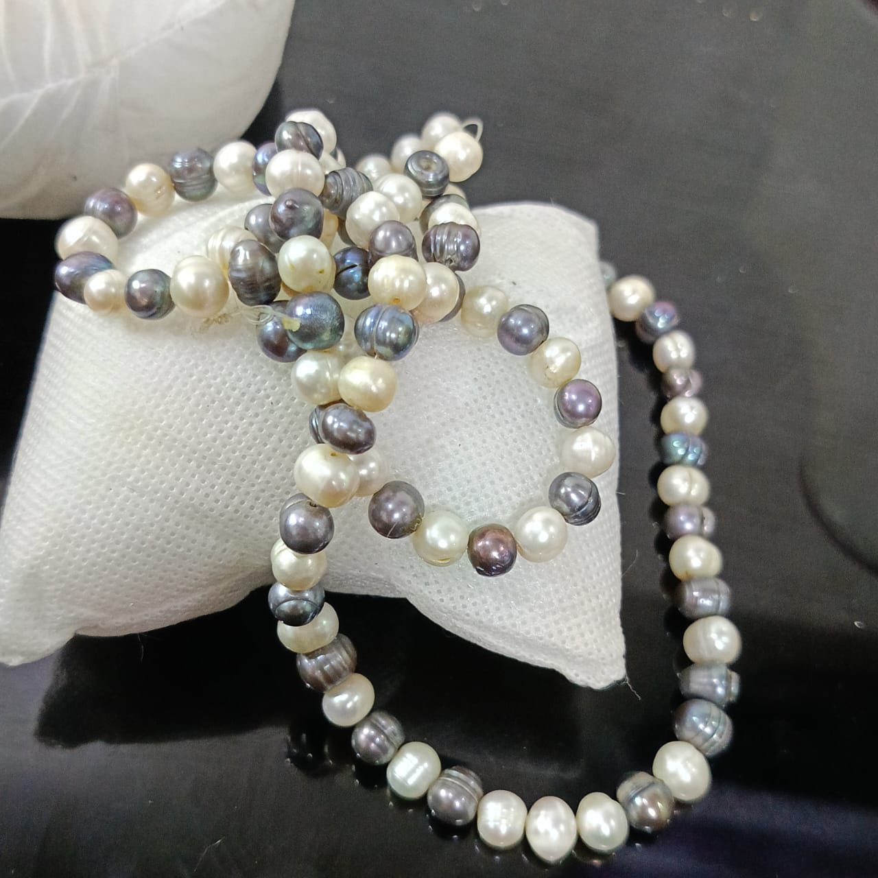 عقد تحفة بلؤلؤ فضي وأبيض