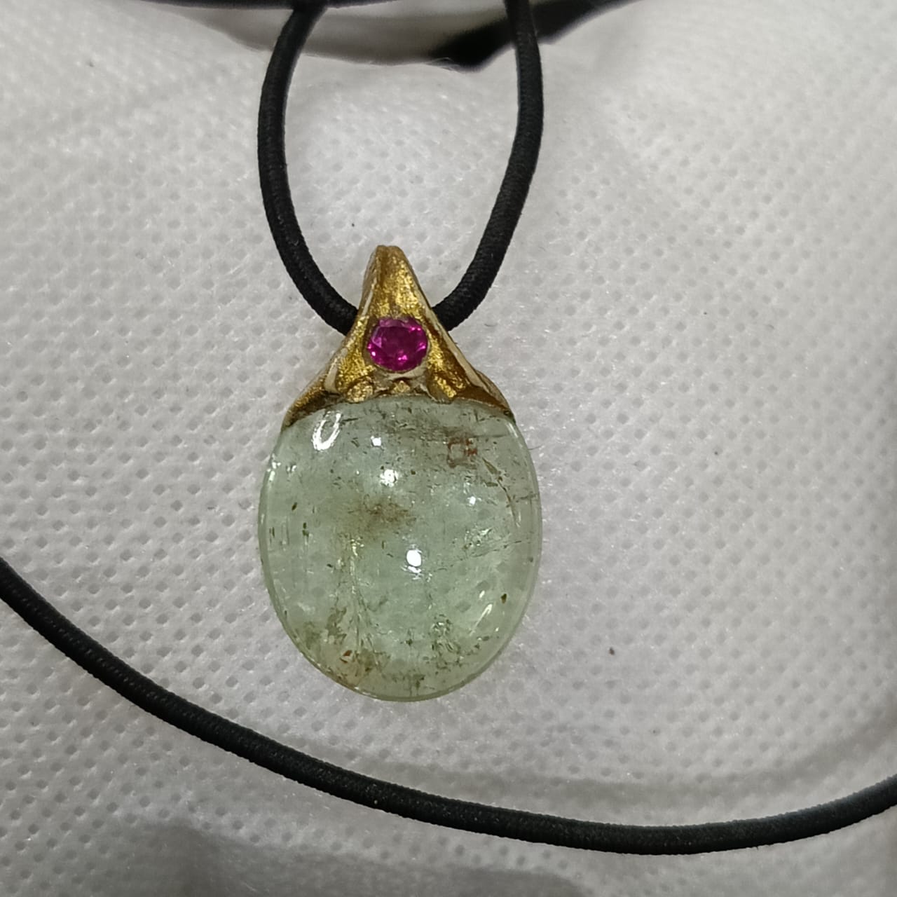 عقد تحفة بقلادة حجر سترين طبيعي