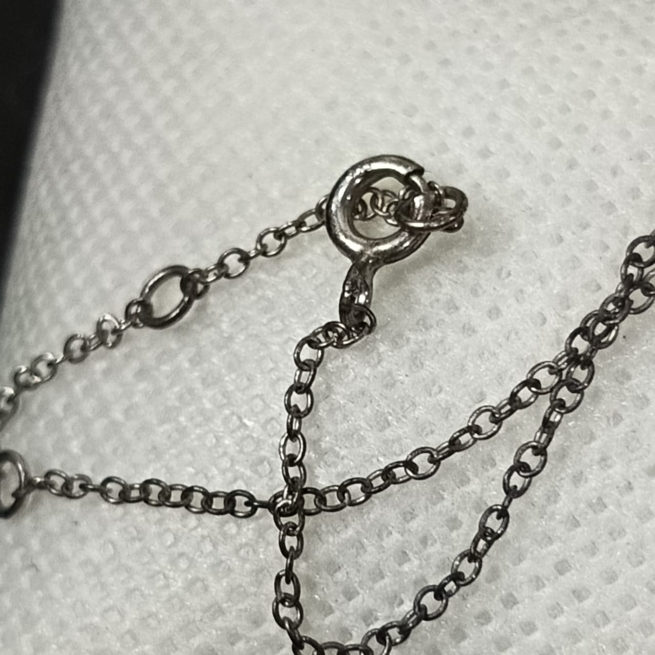 سلسلة رقيقة فضة