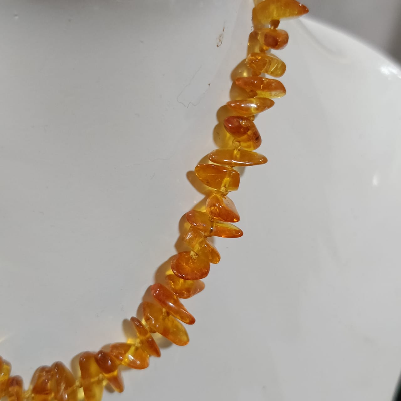 عقد تحفة صغير من كهرمان عطر