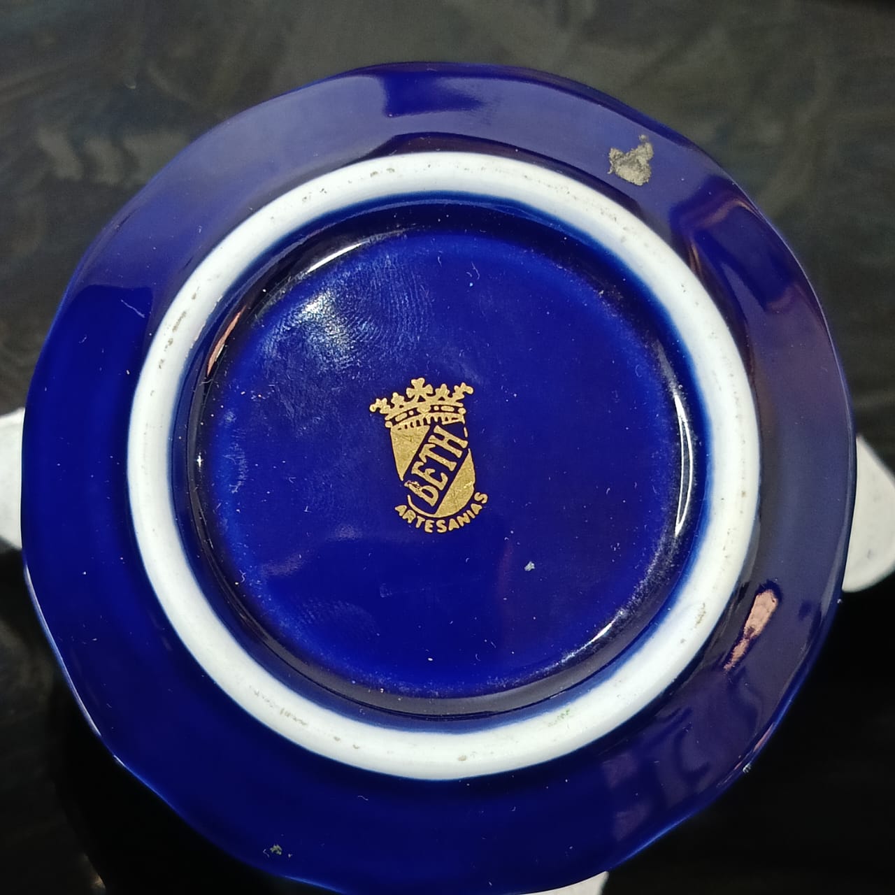 تحفة خزف برسومات ماء ذهب ديكور