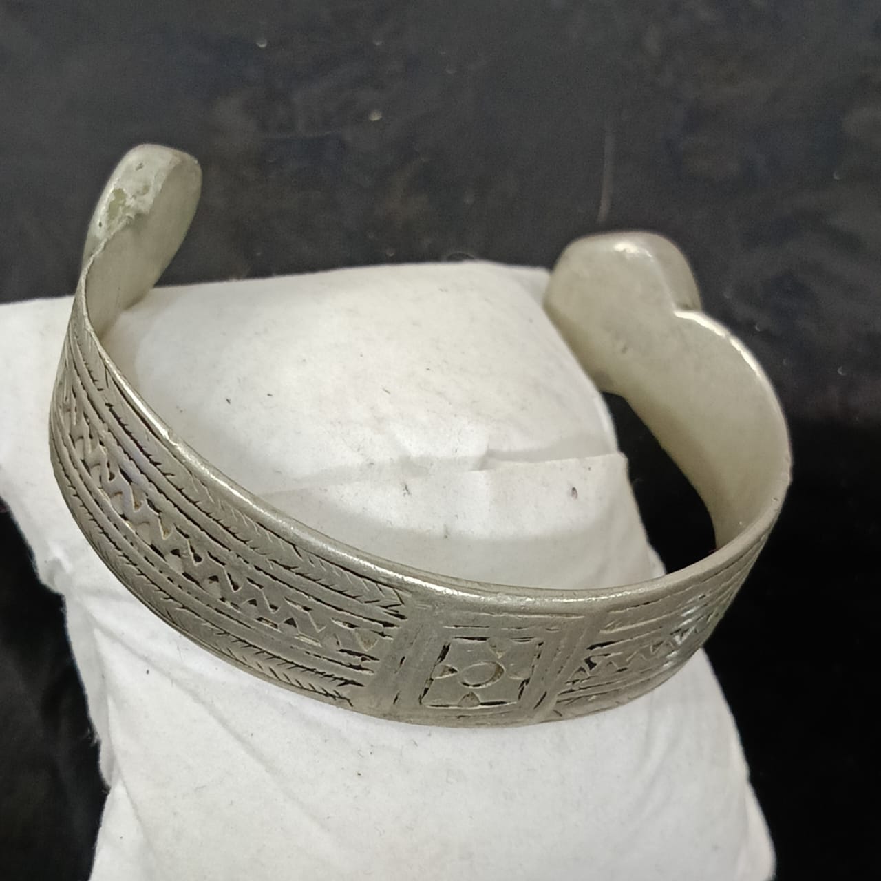 سوار قديم تحفة