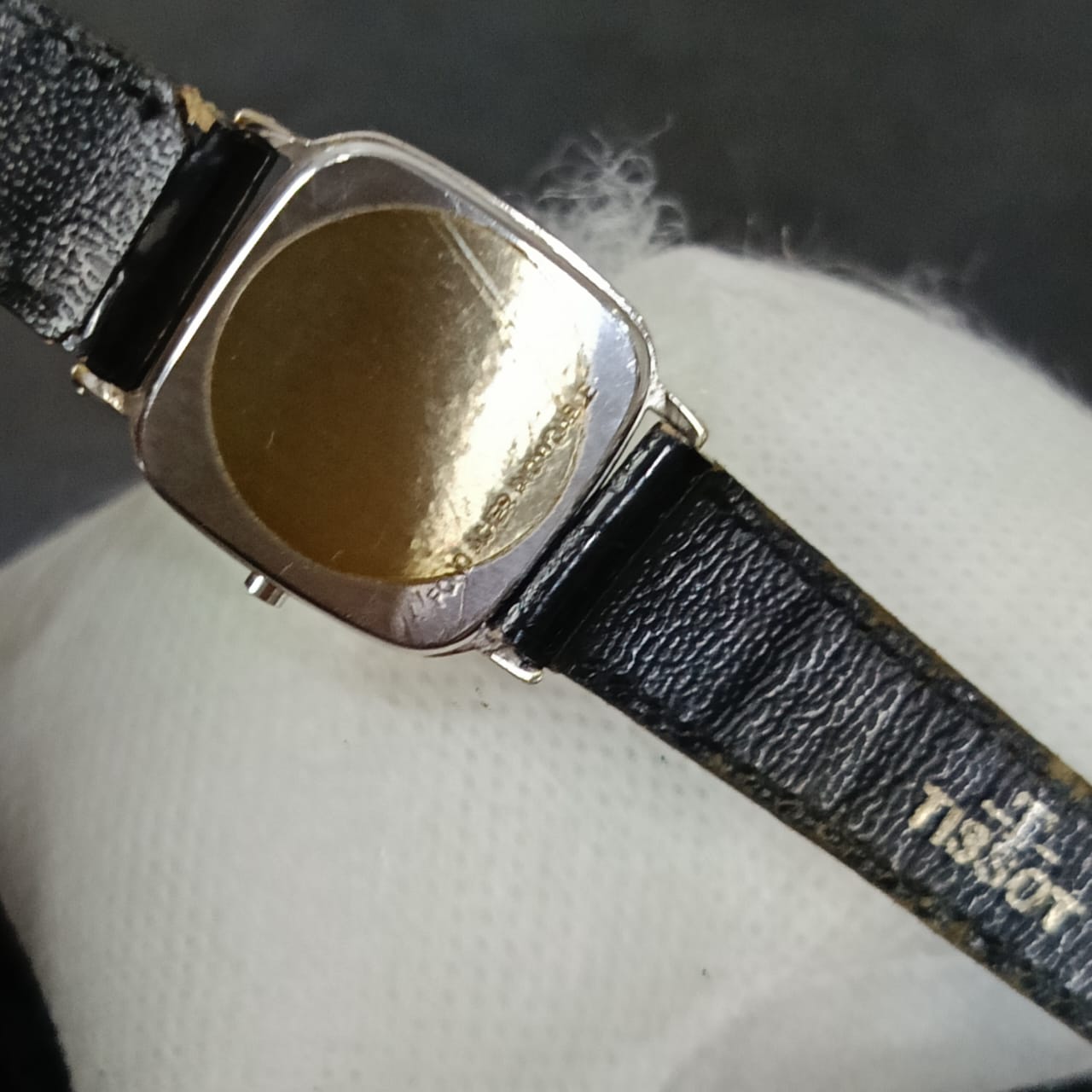 Montre Tissot quartz original femme plaqué or blanc