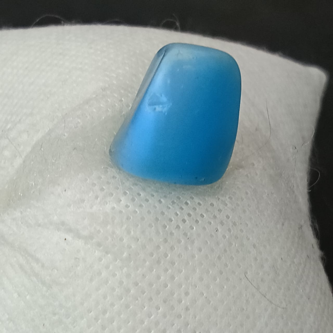 حجر عين الهر خام