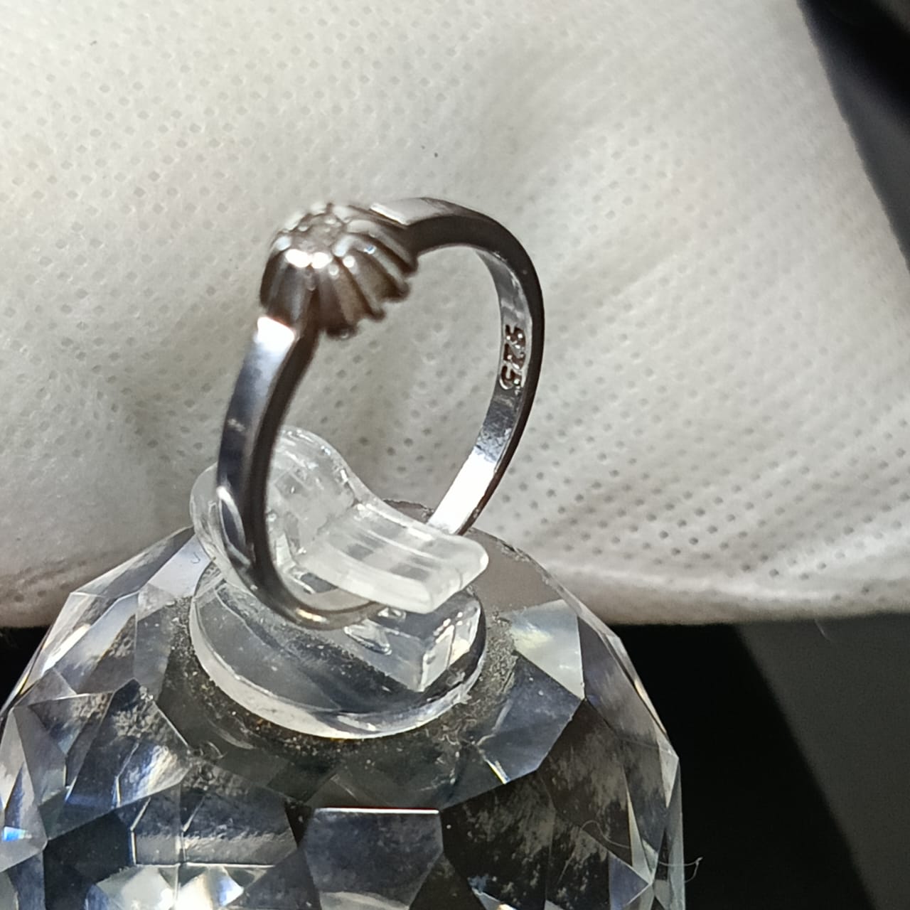خاتم فضة بحجر ماس طبيعي