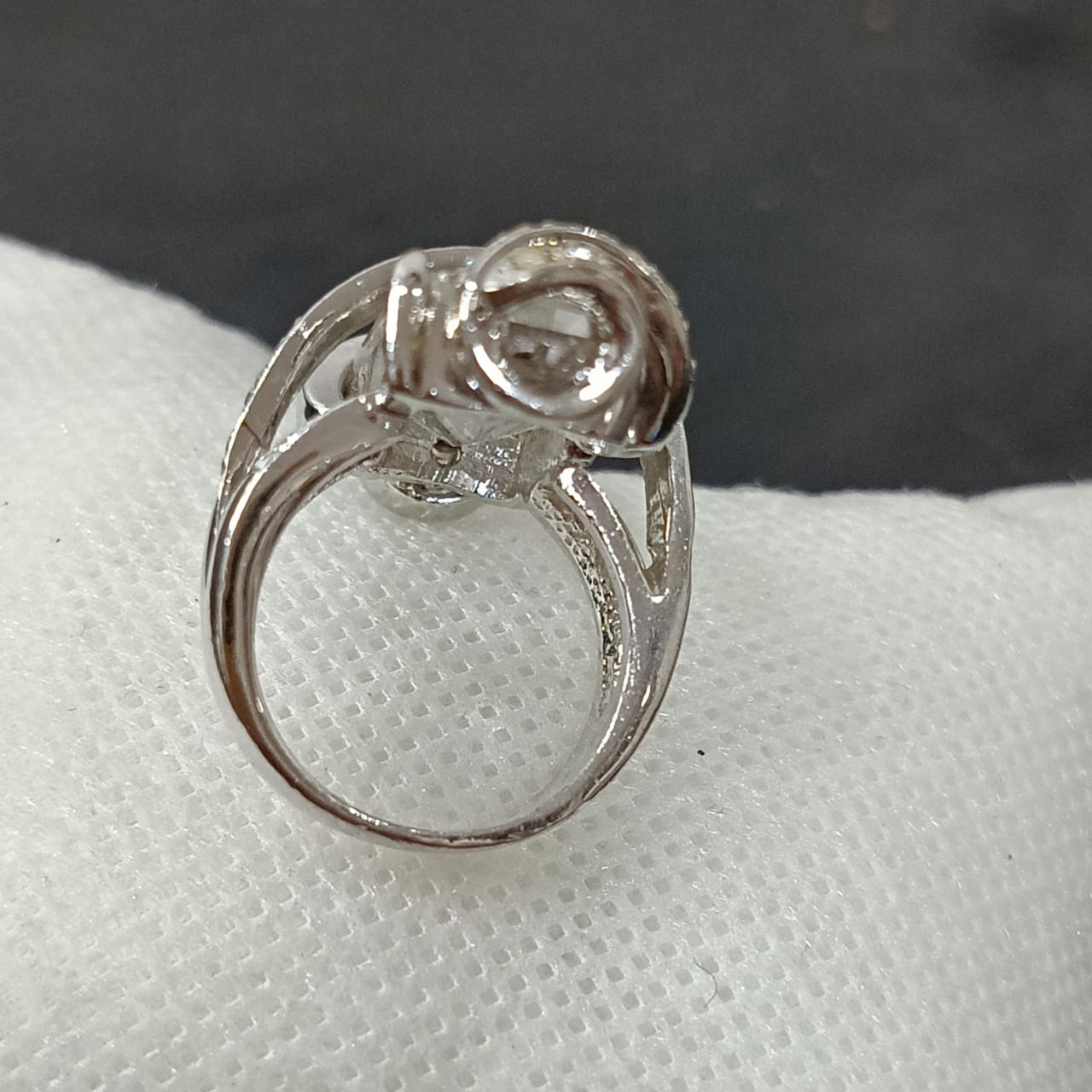 خاتم بلاكي أبيض بحجر دف نجفي