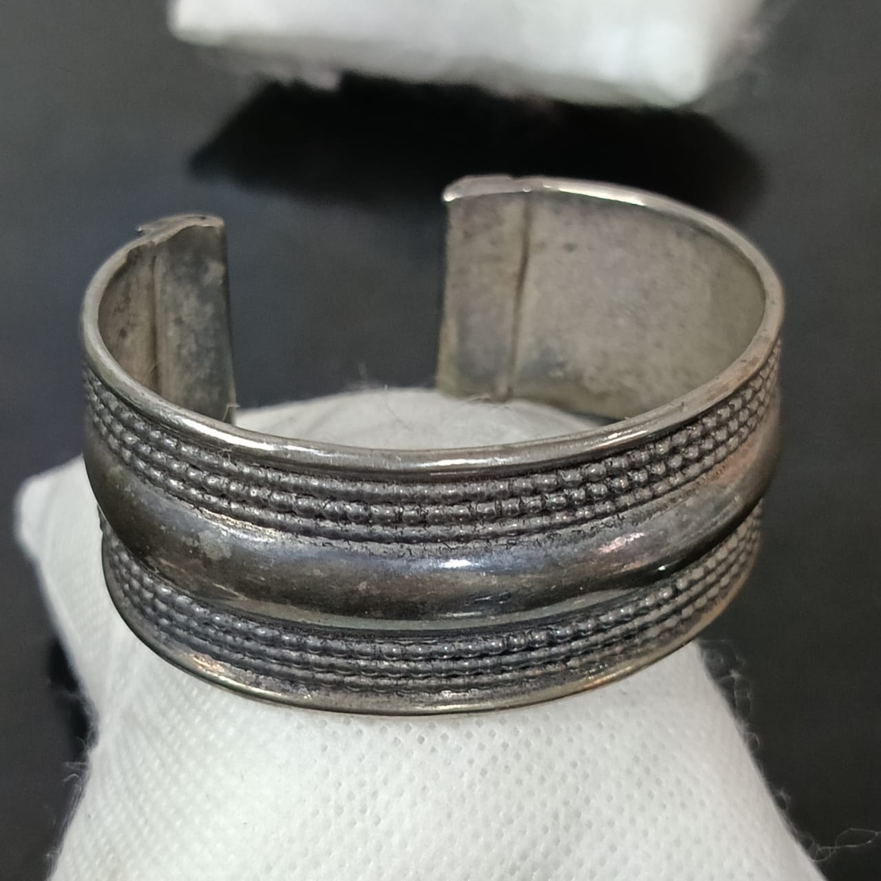 سوار نسائي نغلف بالفضة