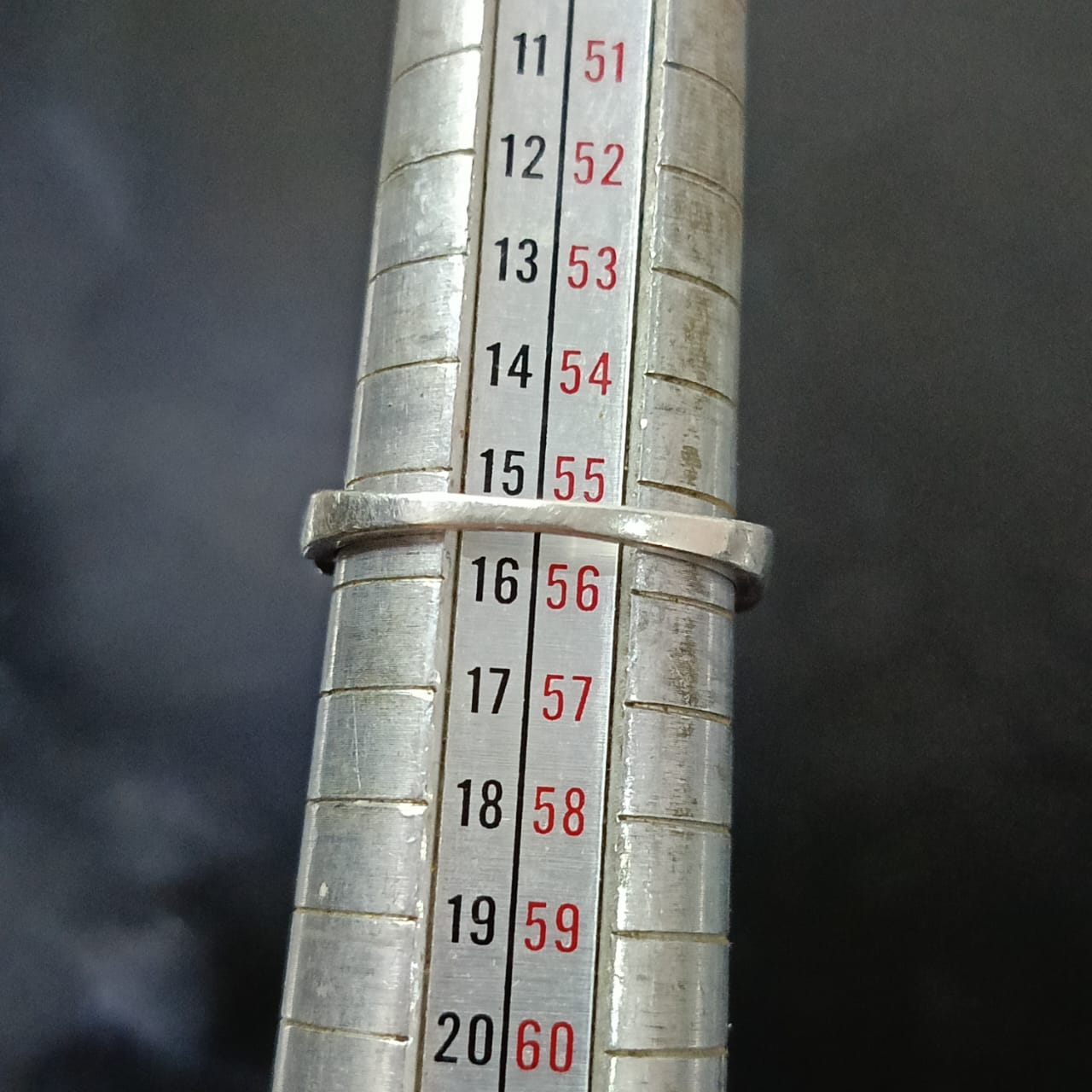 خاتم فضة نسائي مرصع بالأحجار