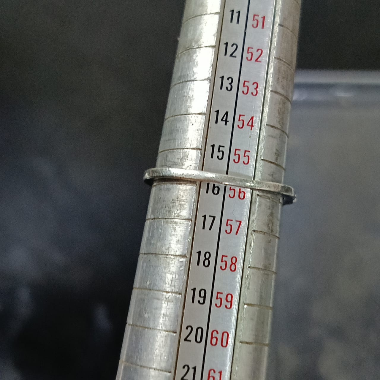 خاتم فضة نسائي مرصع بالأحجار