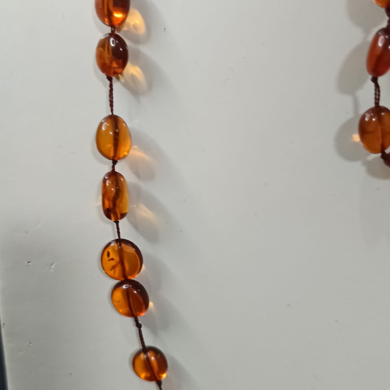 عقد وسواره من حجر كهرمان طبيعي