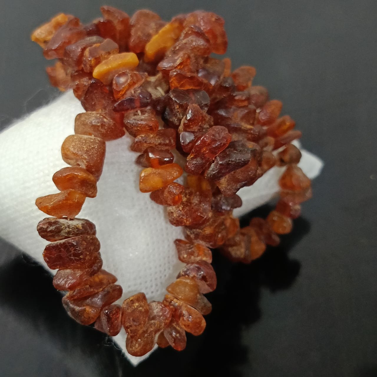 عقد تحفة قديمة كهرمان فواحة