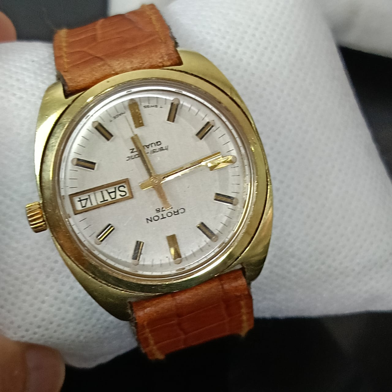 Montre croton 1878 suisse électro Quartz plaqué or