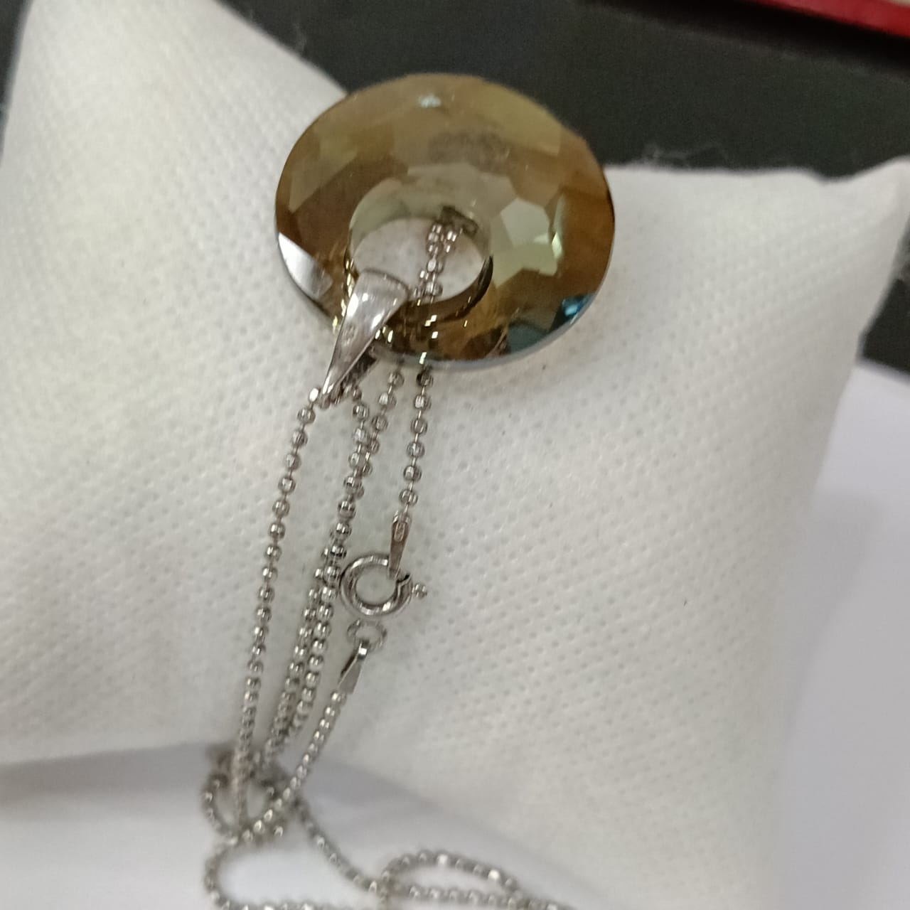 سلسلة فضة بقلادة جميلة