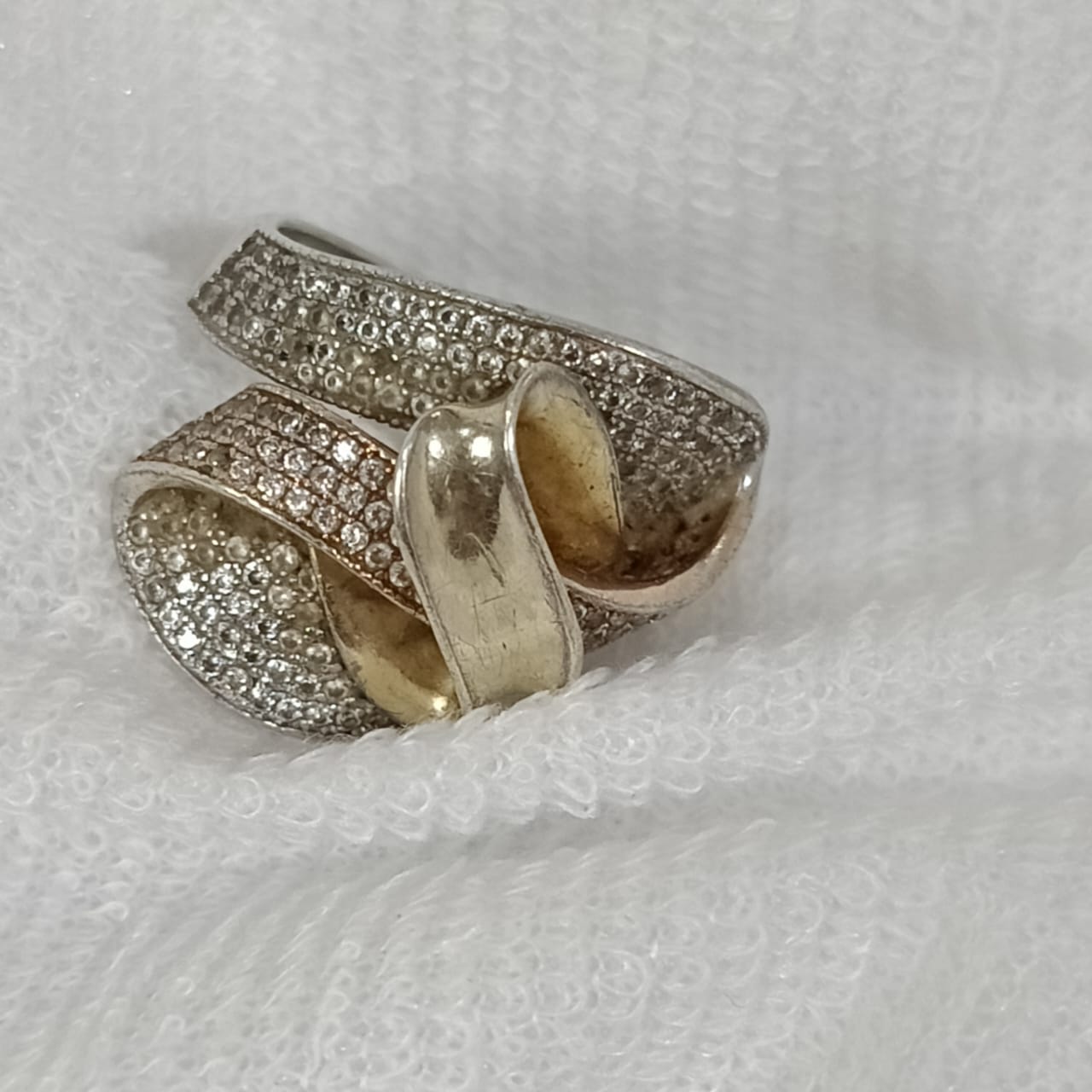 خاتم فضة نسائي على شكل وردة مرصع بالأحجار