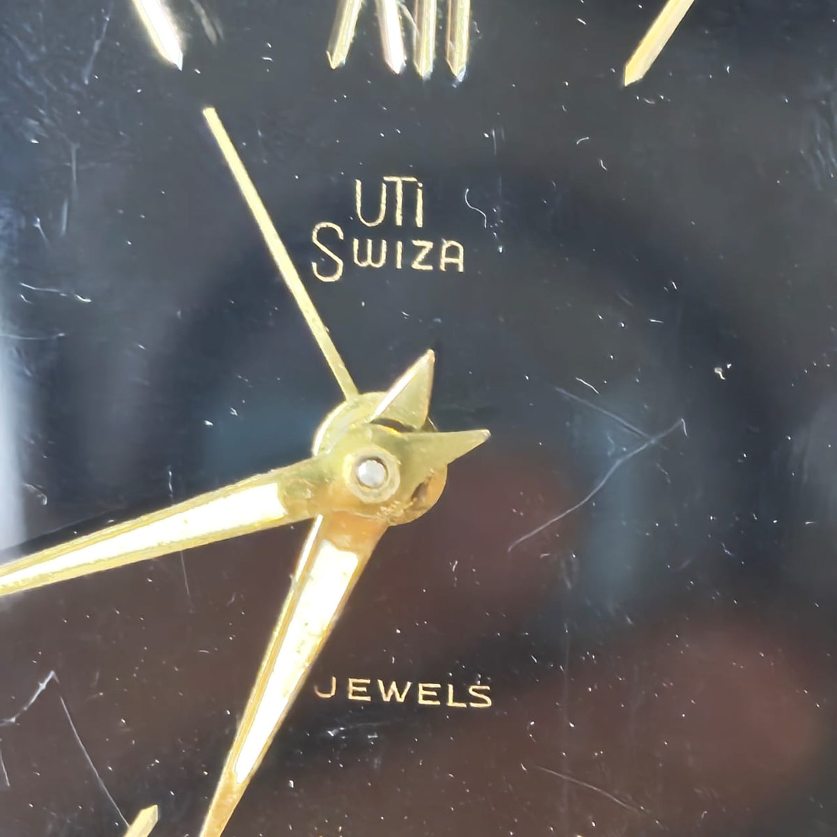 Raviel swiza suisse mécanique vintage original
8/7cm
Prix 15000