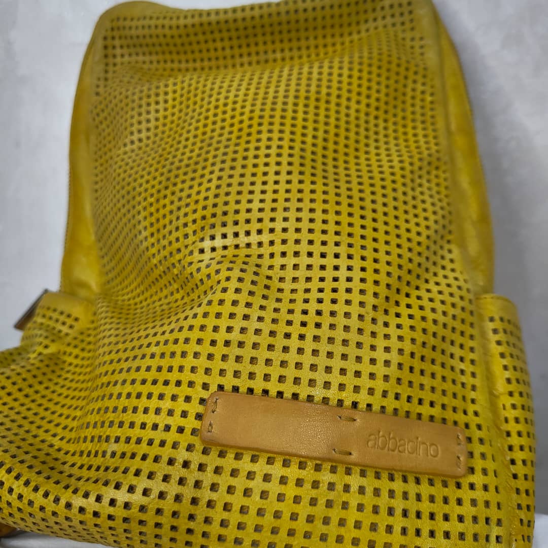Sac audeu en cuir femme original
40/30cm
Prix 12000