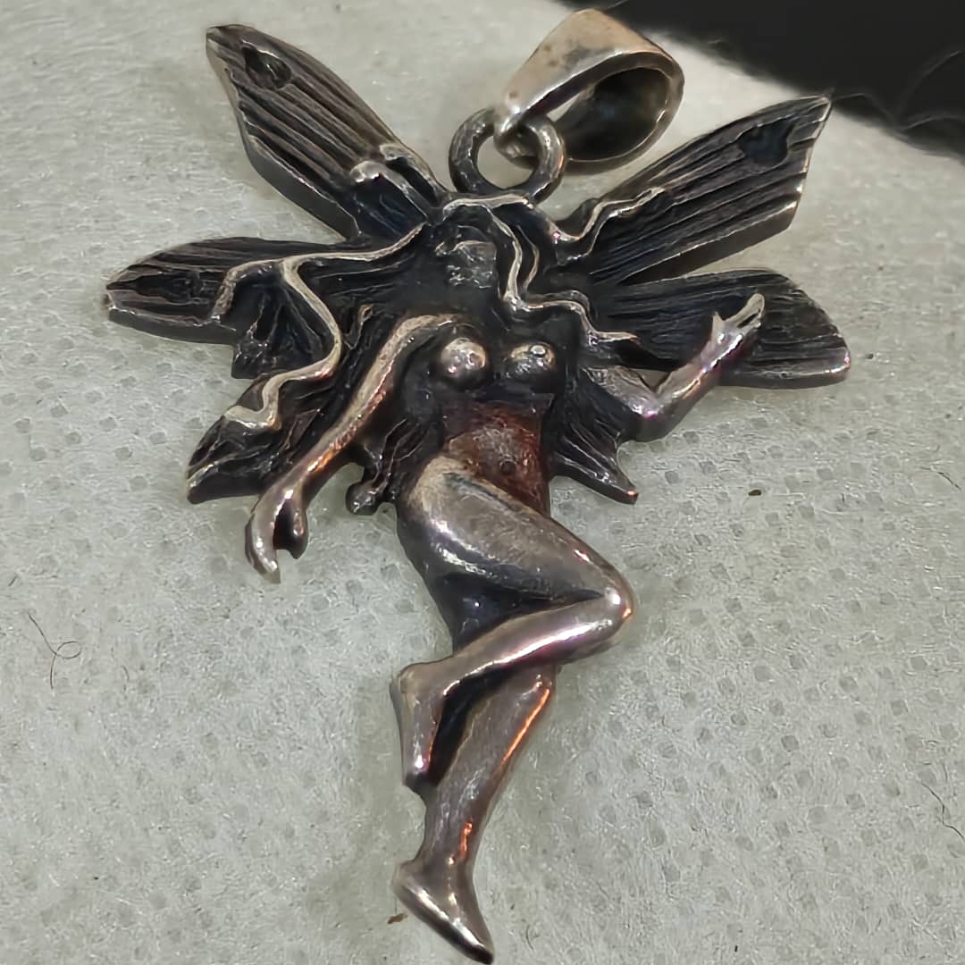قلادة فضة تحفة
طول 4cm
Prix 8500