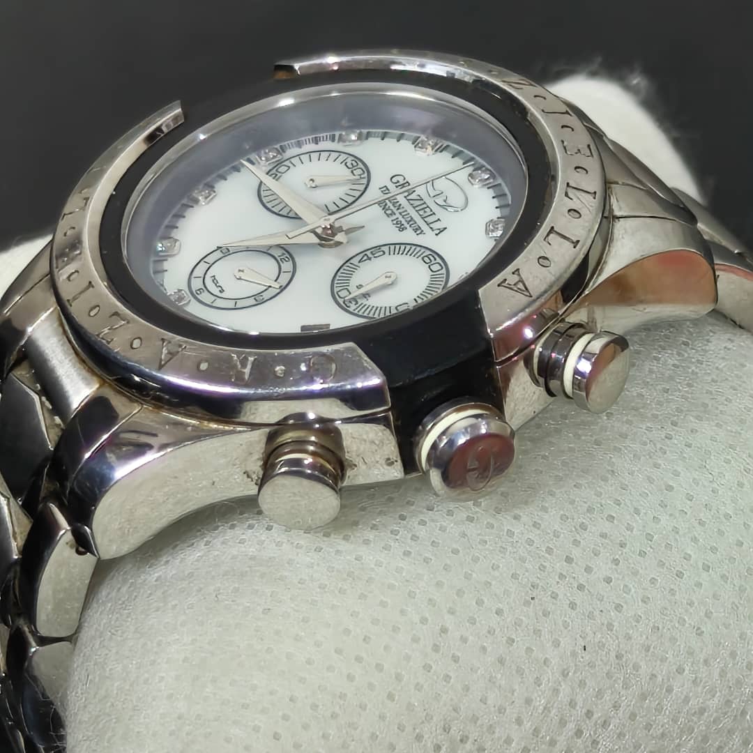 Montre Graziella en daiment original
38mm
Prix 30000