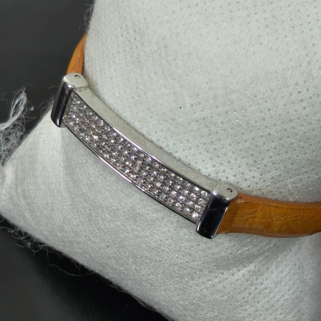 Bracelet en cuir femme original
Prix 6000