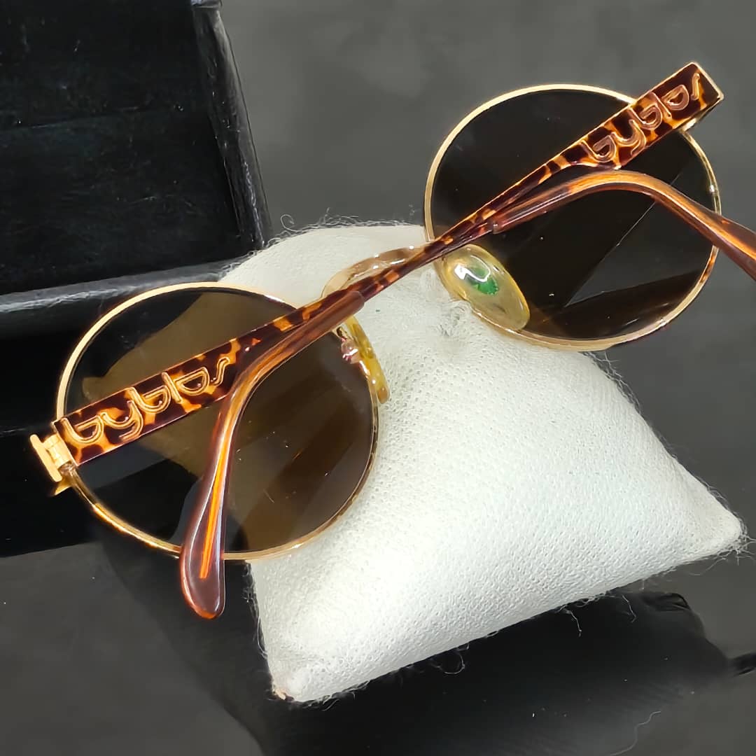 Lunette byblas Italie original
51/21
Prix 10000