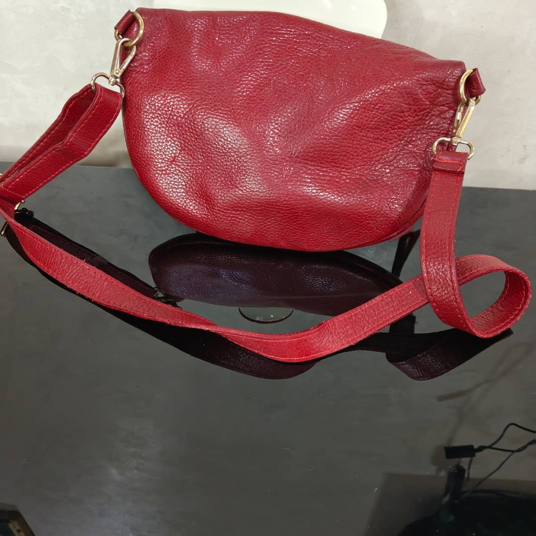 Sac genuine leather en cuir femme original
30/20cm
Prix 12000