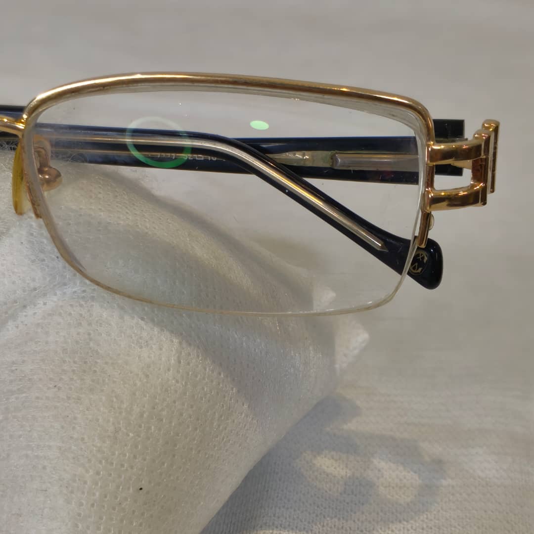 Cadre du lunette charriol femme original
52/18
Prix 12000