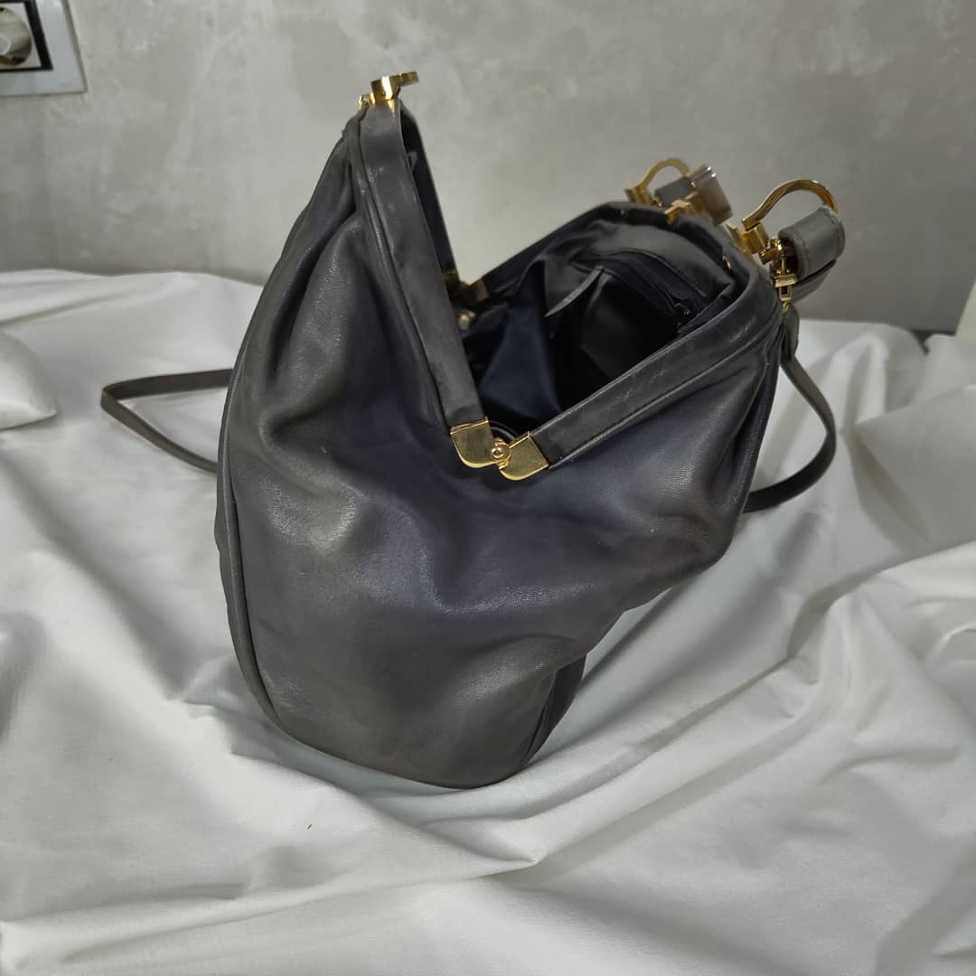 Sac en cuir femme original
30/26cm
Prix 8500