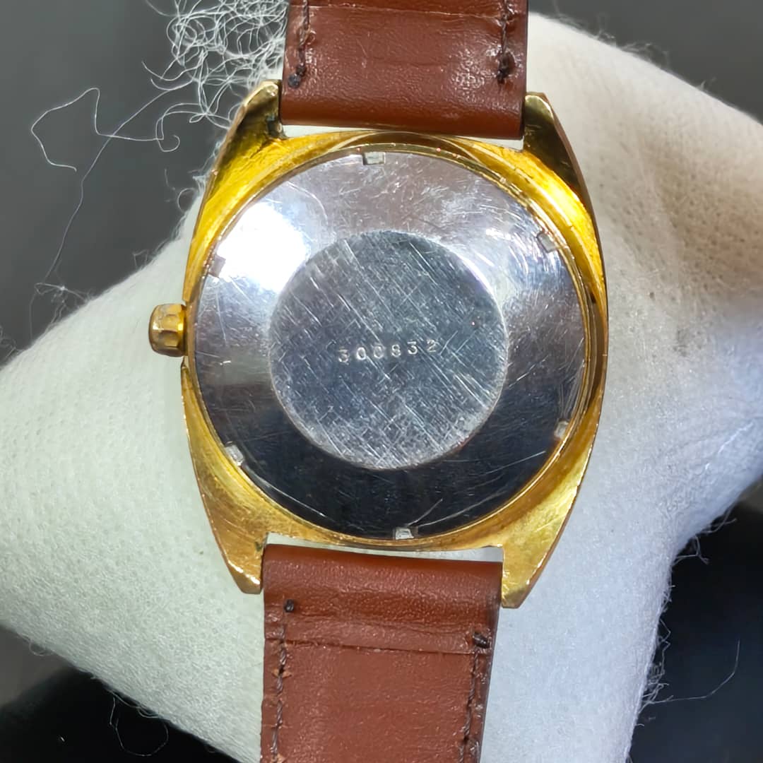 Montre lip automatique original/زوج ملايين ونصف
38mm
Prix 25000