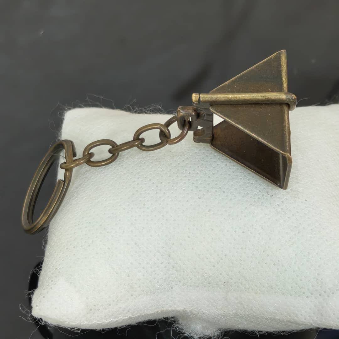 Porte clé en cuivre
9cm
Prix 4500