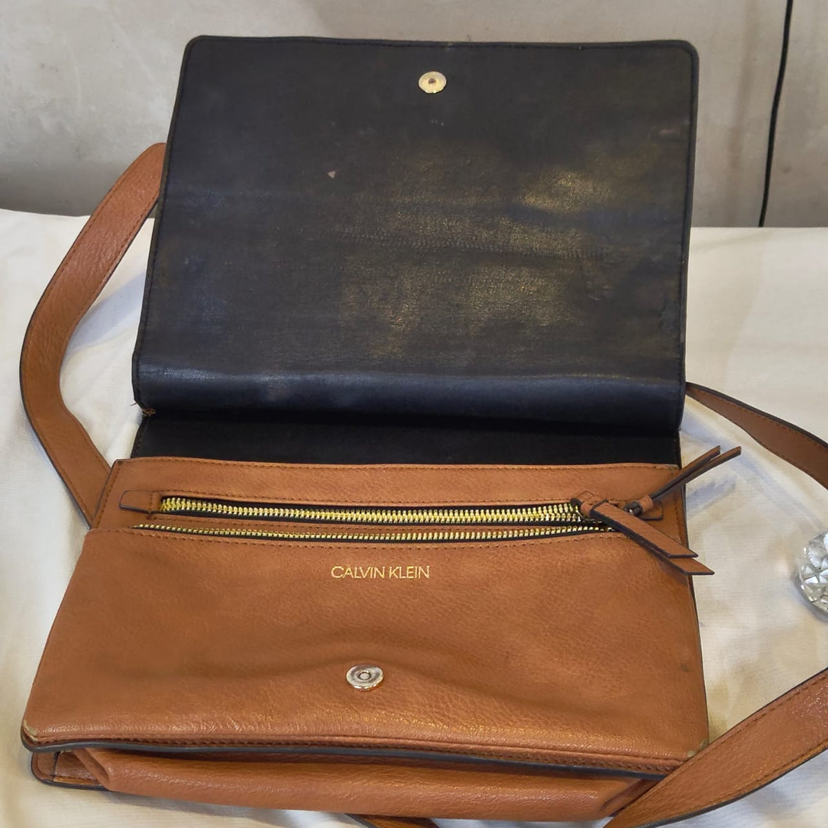 Sac Calvin Klein femme original
26/24cm
Prix 10000