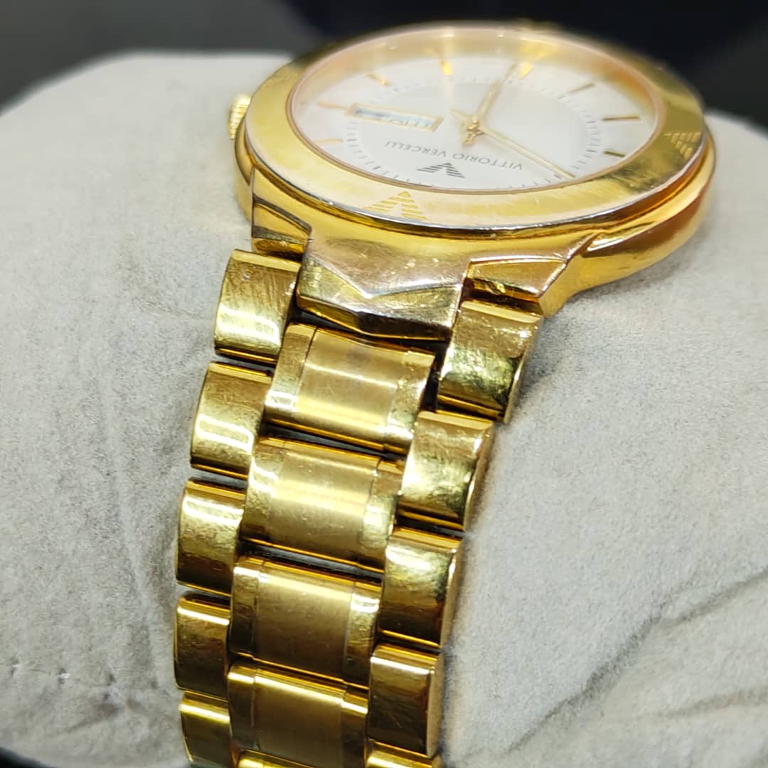 Montre Vittorio Vercelli en plaqué or Quartz original/زوج ملايين ومتين
40mm
Prix 22000