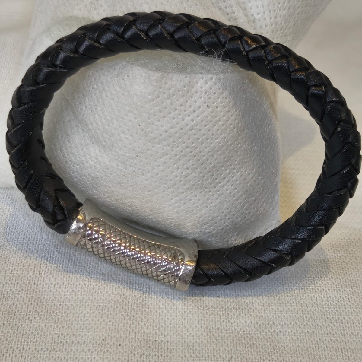 Bracelet police en cuir
20cm
Prix 6000