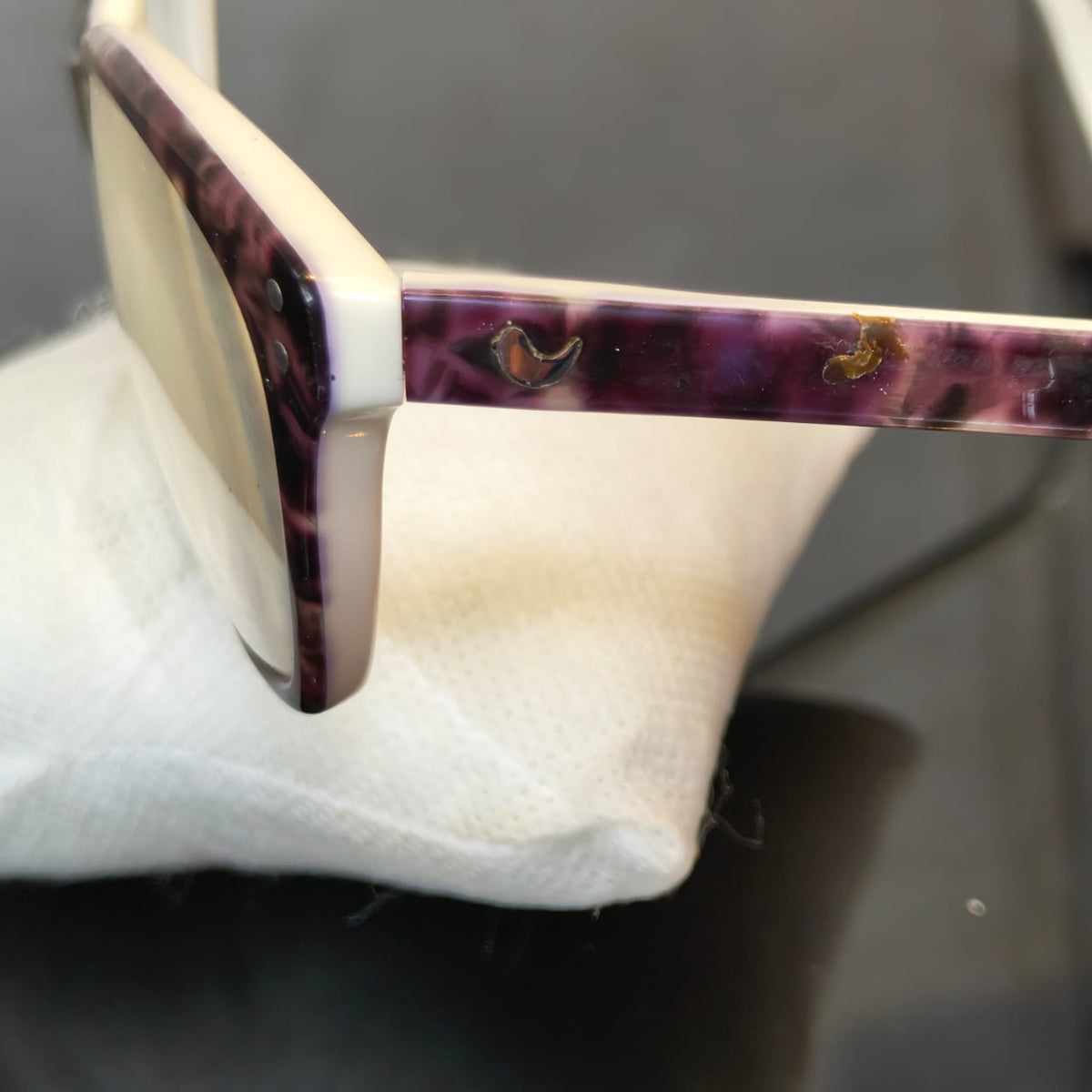 Cadre du lunette femme
53/17
Prix 4500