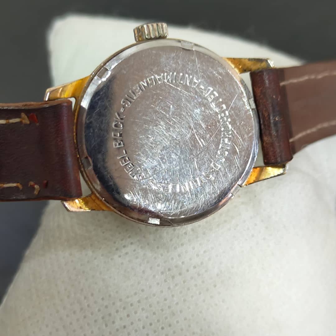 Montre elfa mécanique vintage original
34mm
Prix 10000