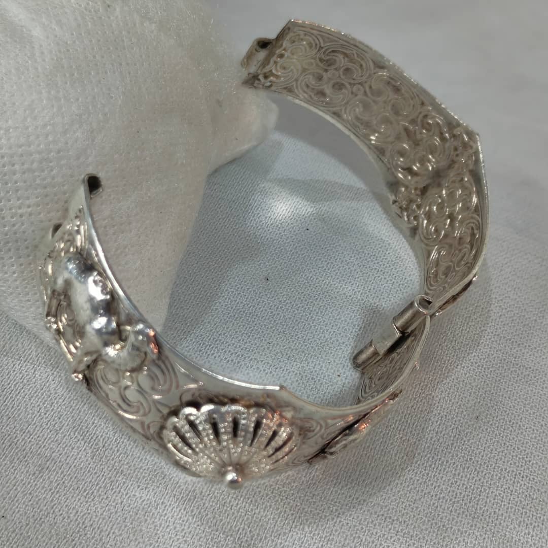 سوار فضة تحفة عنيفة
قطر 6cm
Prix 38000