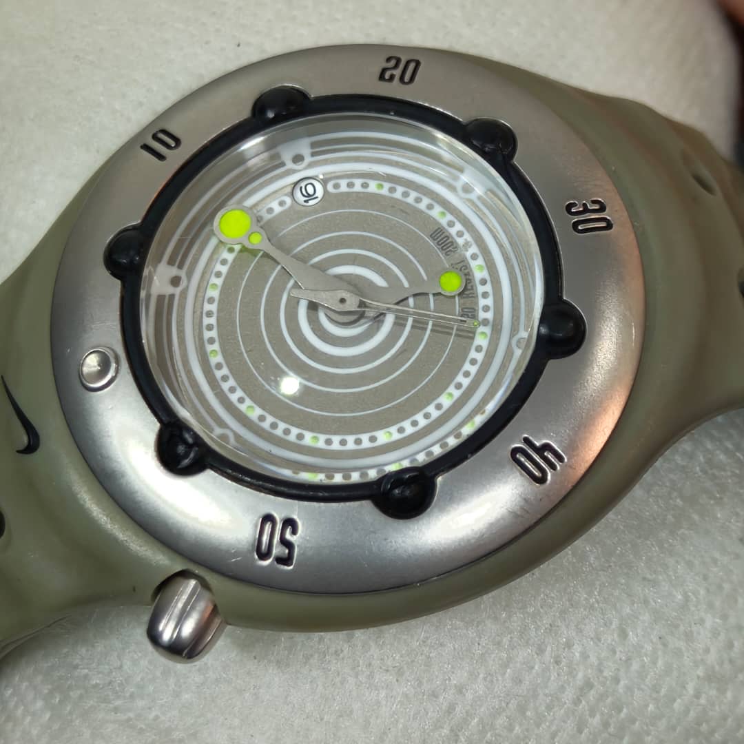 Montre Nike plongée 200m
38mm
Prix 12000