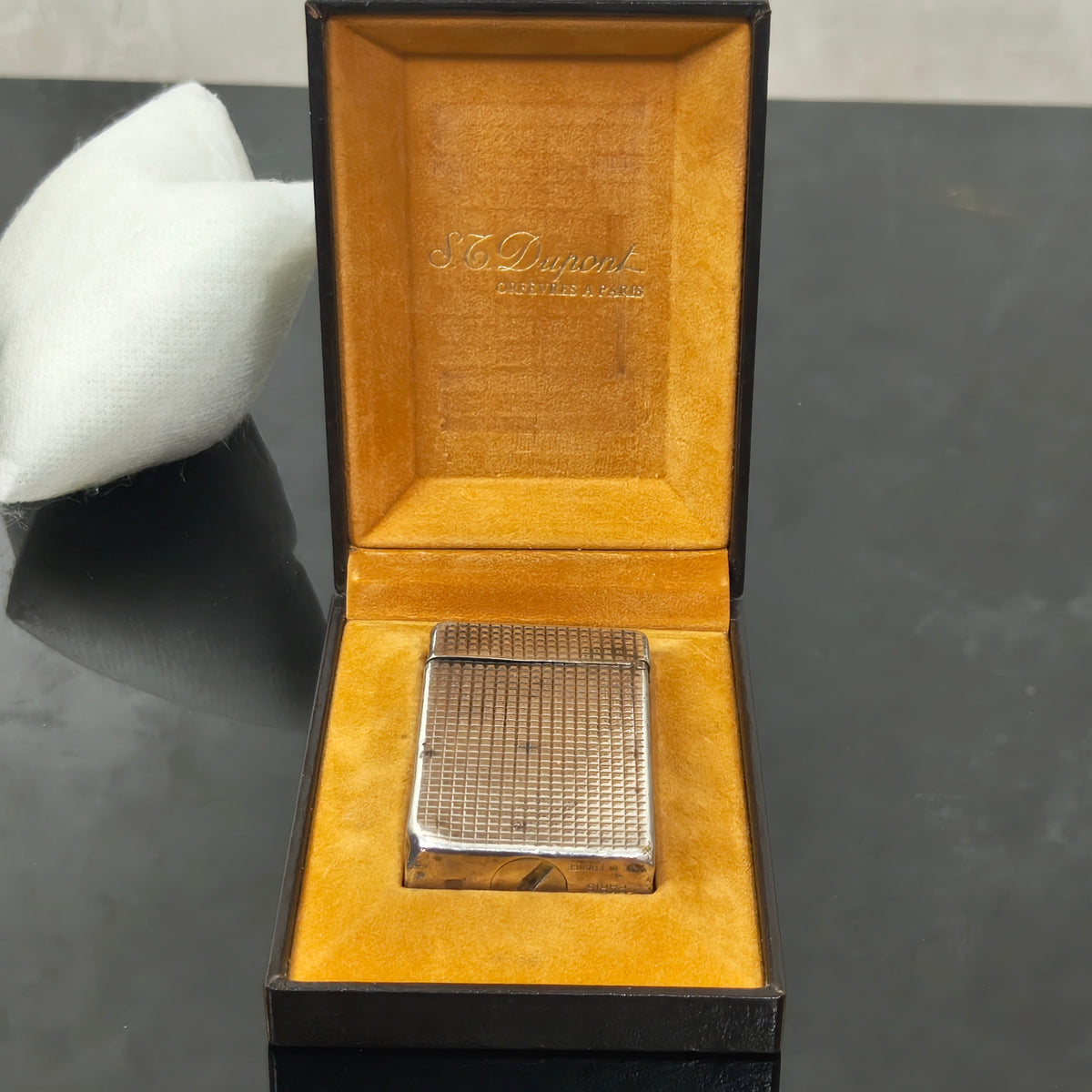 Briquet Dupont argent Paris
6/4cm
Prix 25000