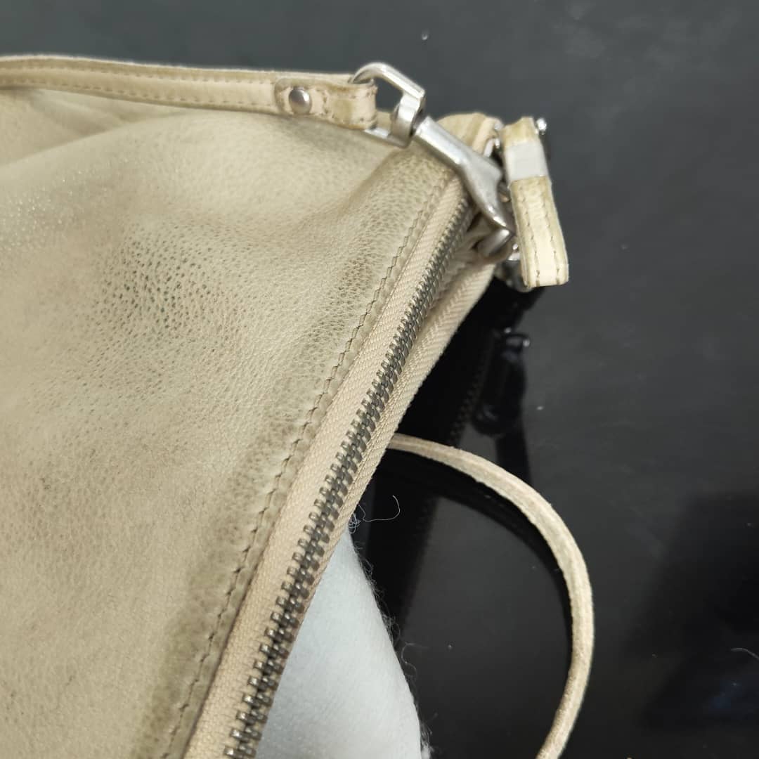 Sac en cuir femme original
24/18cm
Prix 7500