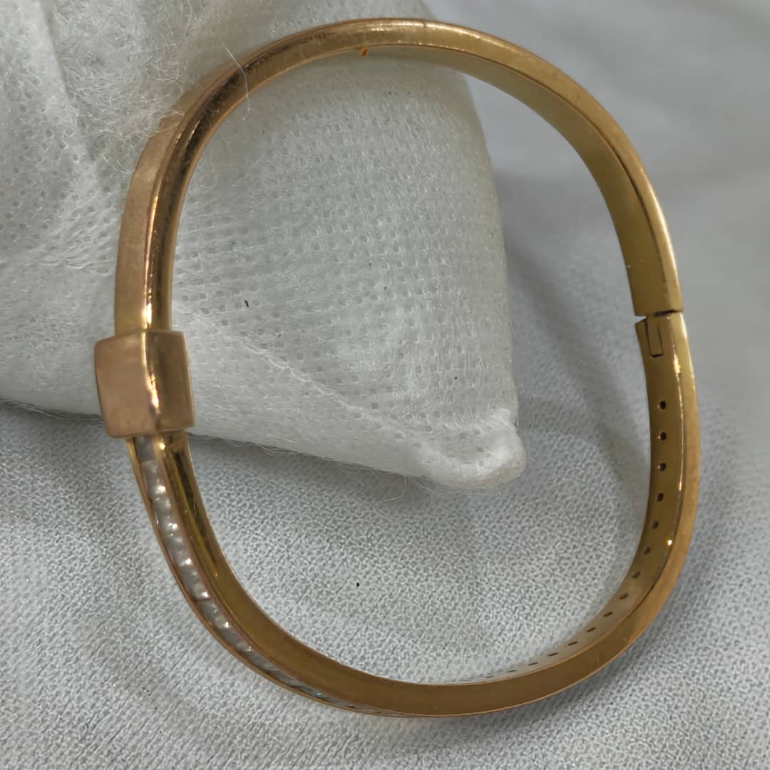 سوار بلاكي تحفة
قطر 7cm
Prix 5500