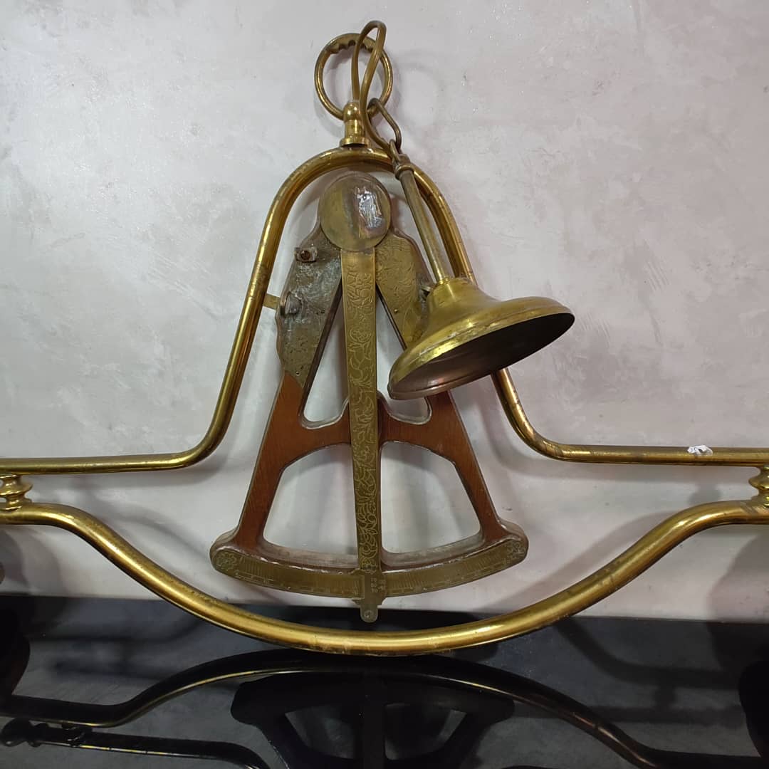 Ancien lustre louisaine Art déco signé rare original
95cm/65cm
Prix 25000