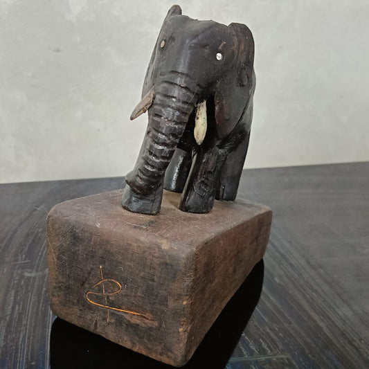 تحفة نادرة قديمة بعينين من حجر ماس ديكور