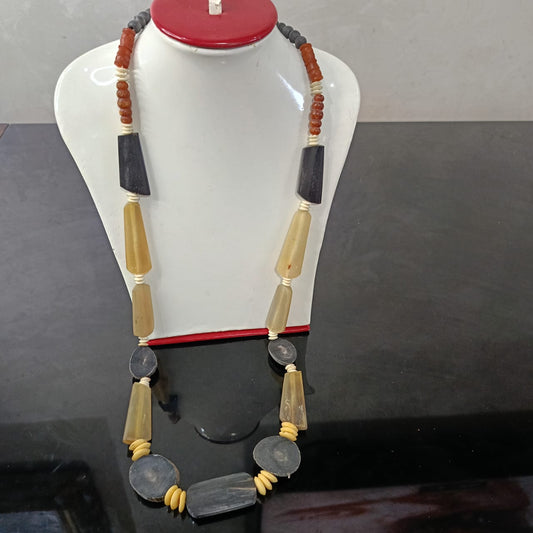 عقد قديم باالعاج