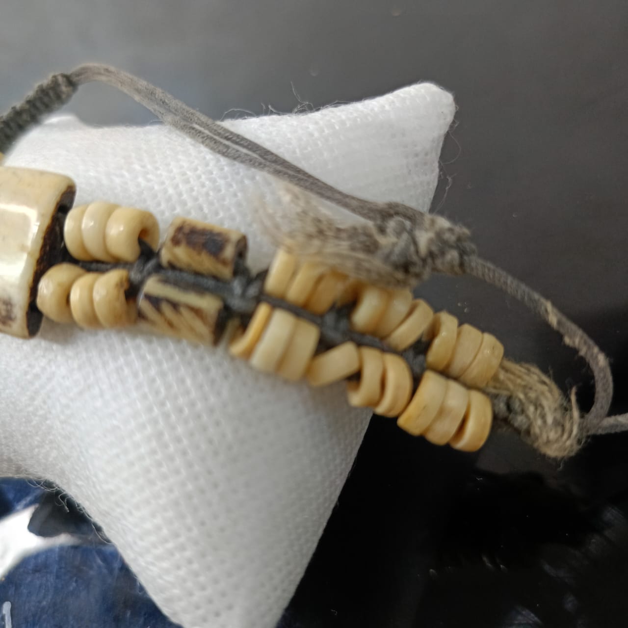 سوار قديم بالعاج